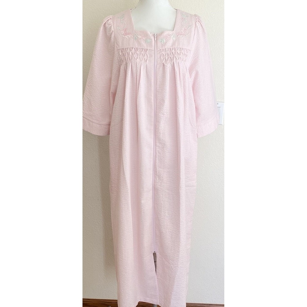 Miss Elaine Women M Seersucker Full Zip Long Robe Housecoat Embroidered Pockets